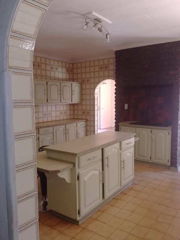 To Let 4 Bedroom Property for Rent in Petersfield Gauteng