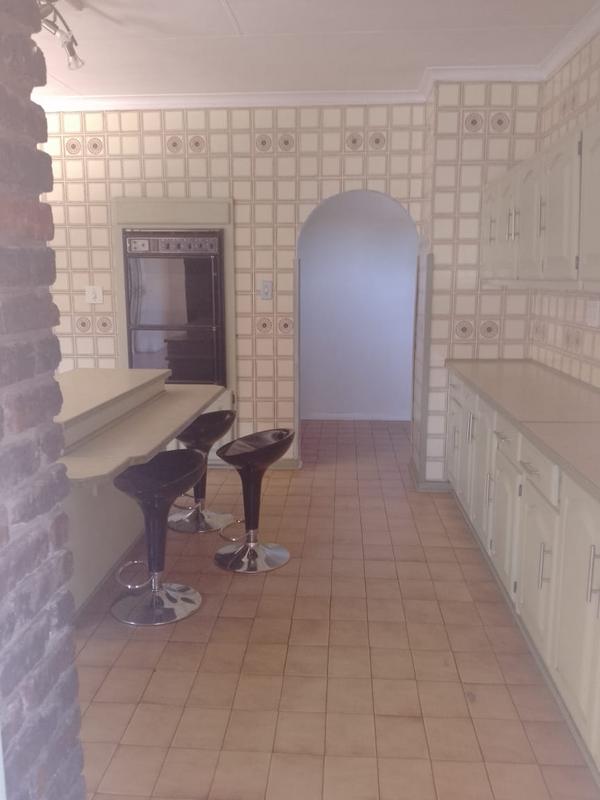 To Let 4 Bedroom Property for Rent in Petersfield Gauteng