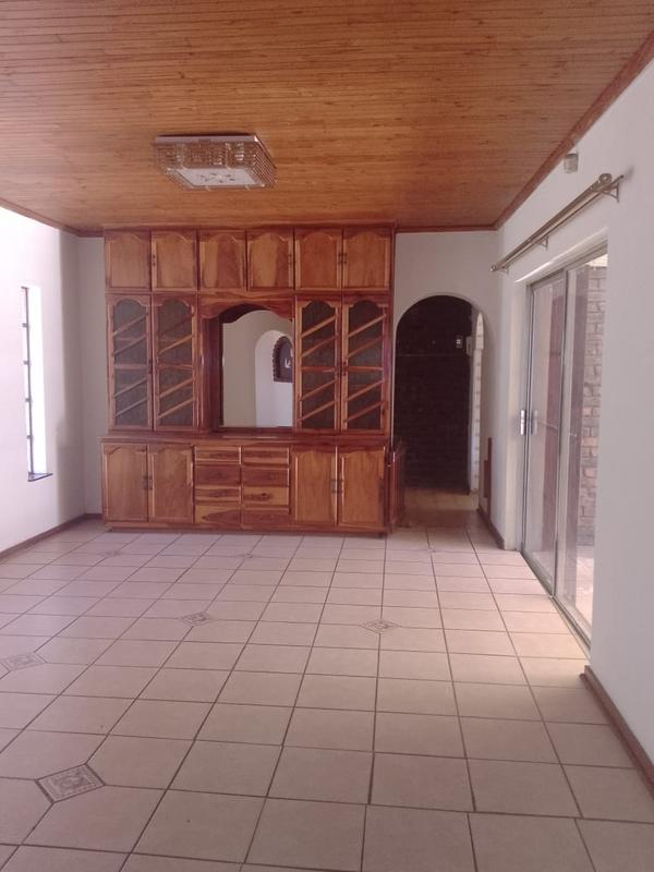 To Let 4 Bedroom Property for Rent in Petersfield Gauteng