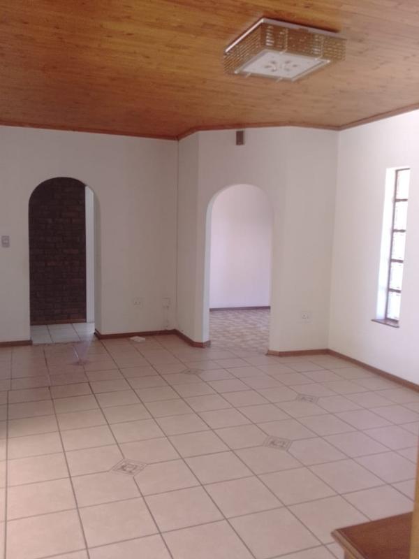 To Let 4 Bedroom Property for Rent in Petersfield Gauteng