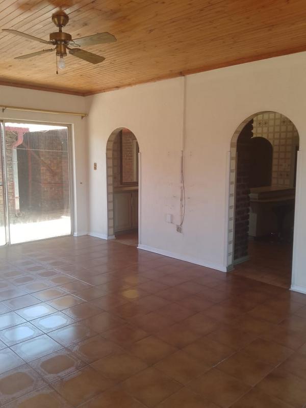 To Let 4 Bedroom Property for Rent in Petersfield Gauteng