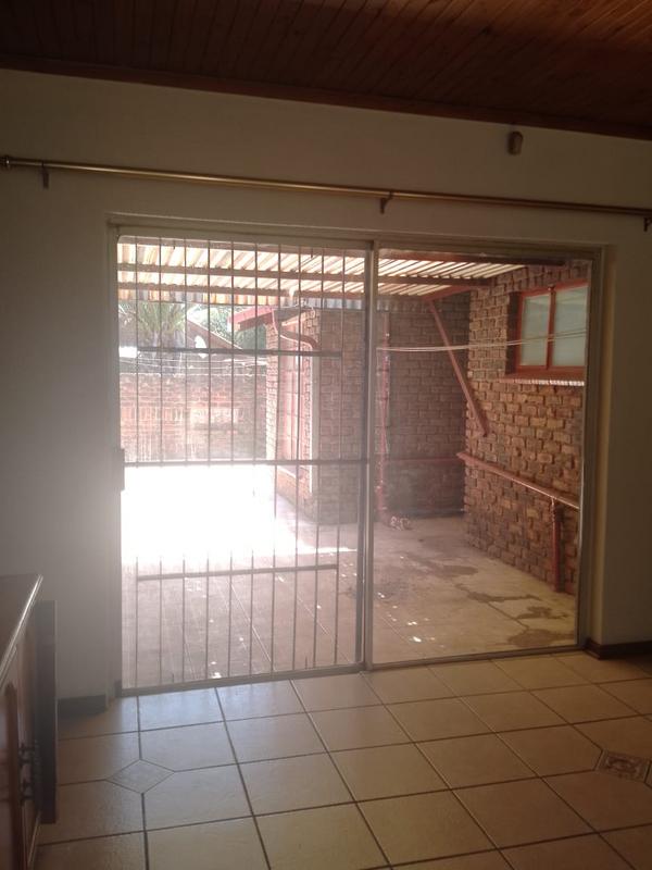 To Let 4 Bedroom Property for Rent in Petersfield Gauteng