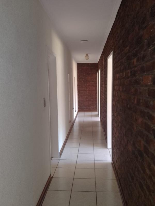 To Let 4 Bedroom Property for Rent in Petersfield Gauteng