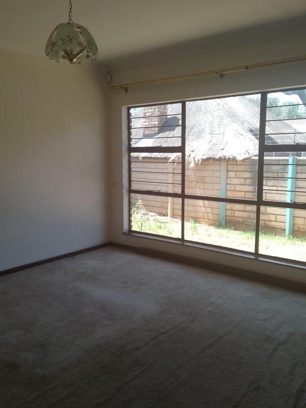 To Let 4 Bedroom Property for Rent in Petersfield Gauteng