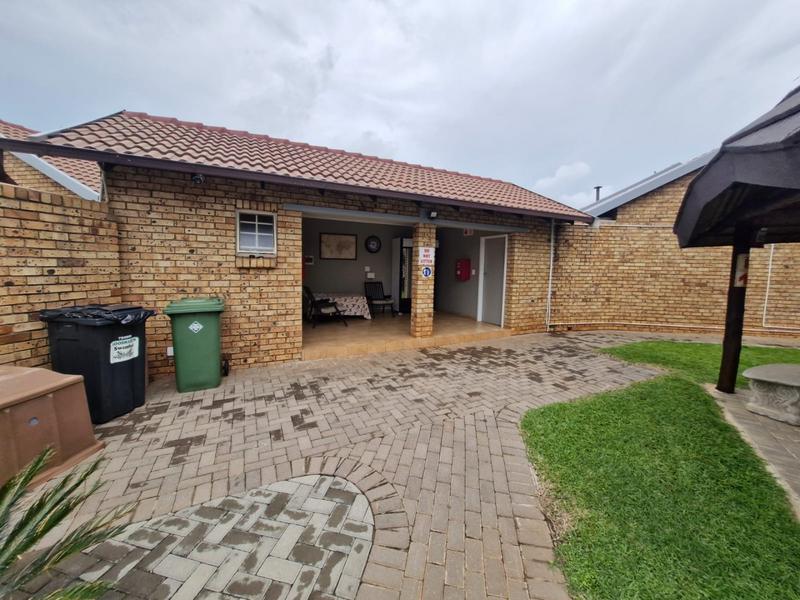 2 Bedroom Property for Sale in Annlin Gauteng