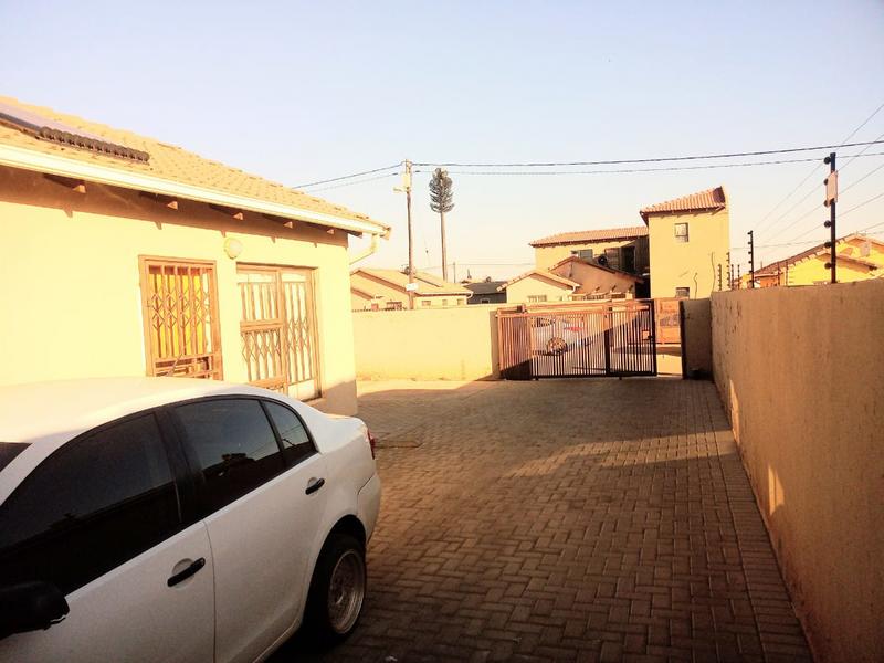 To Let 2 Bedroom Property for Rent in Protea Glen Gauteng