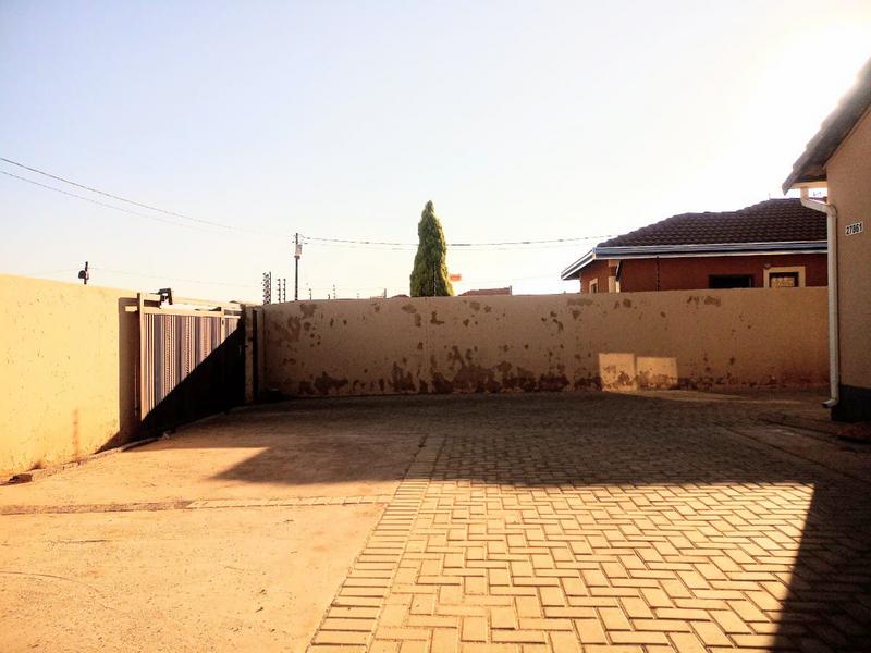 To Let 2 Bedroom Property for Rent in Protea Glen Gauteng