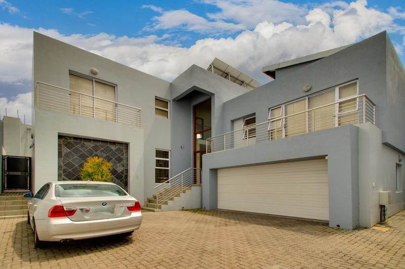 To Let 4 Bedroom Property for Rent in Bryanston Gauteng