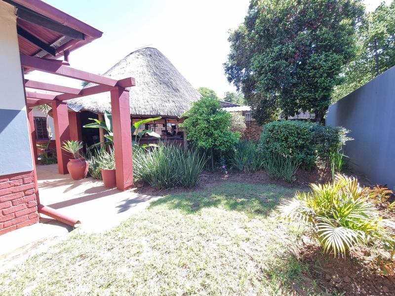 6 Bedroom Property for Sale in Nieuw Muckleneuk Gauteng