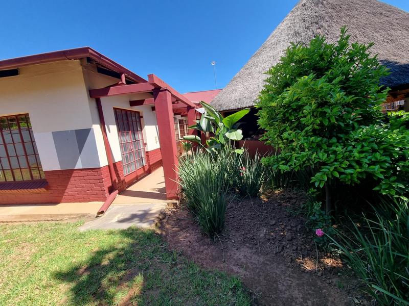 6 Bedroom Property for Sale in Nieuw Muckleneuk Gauteng