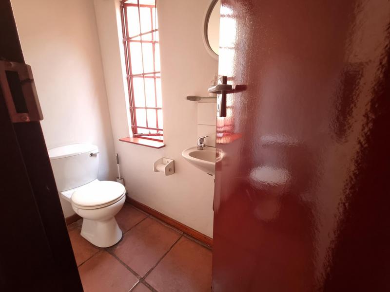 6 Bedroom Property for Sale in Nieuw Muckleneuk Gauteng