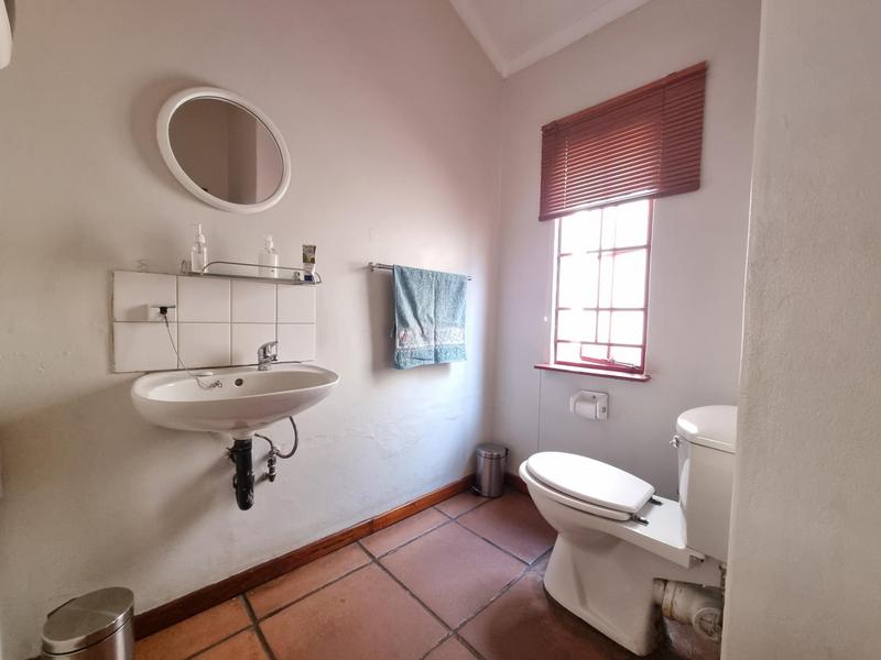 6 Bedroom Property for Sale in Nieuw Muckleneuk Gauteng