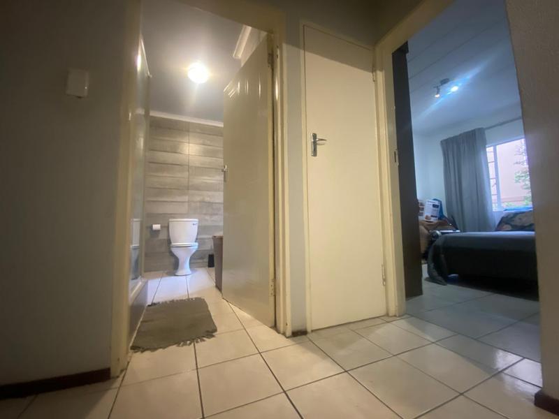 2 Bedroom Property for Sale in Vorna Valley Gauteng