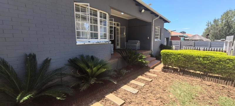 3 Bedroom Property for Sale in Discovery Gauteng