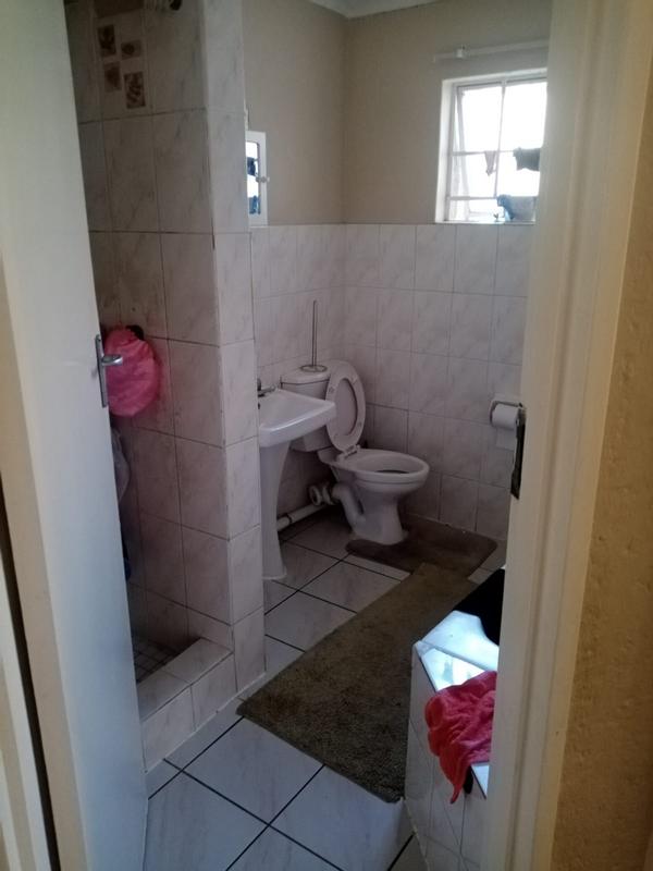 To Let 2 Bedroom Property for Rent in Vorna Valley Gauteng