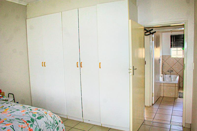 2 Bedroom Property for Sale in Erand Gardens Gauteng