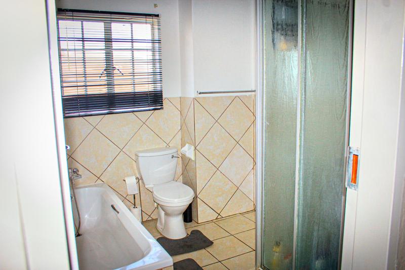 2 Bedroom Property for Sale in Erand Gardens Gauteng