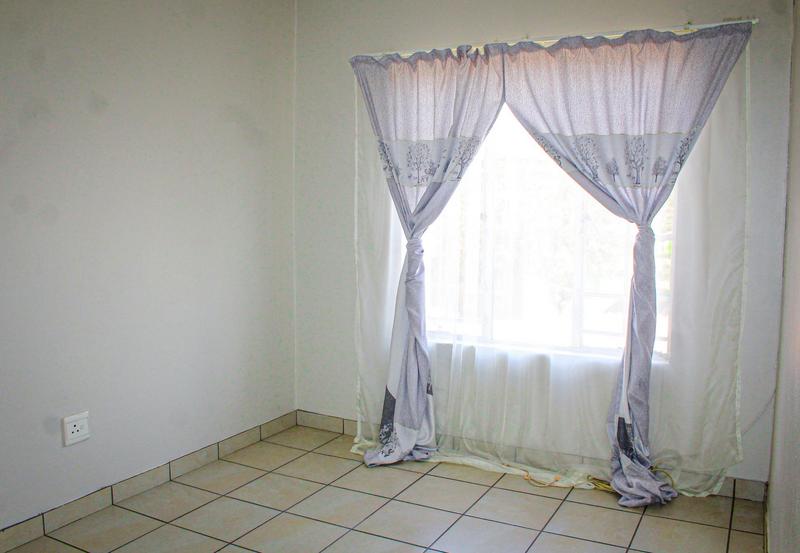 2 Bedroom Property for Sale in Erand Gardens Gauteng