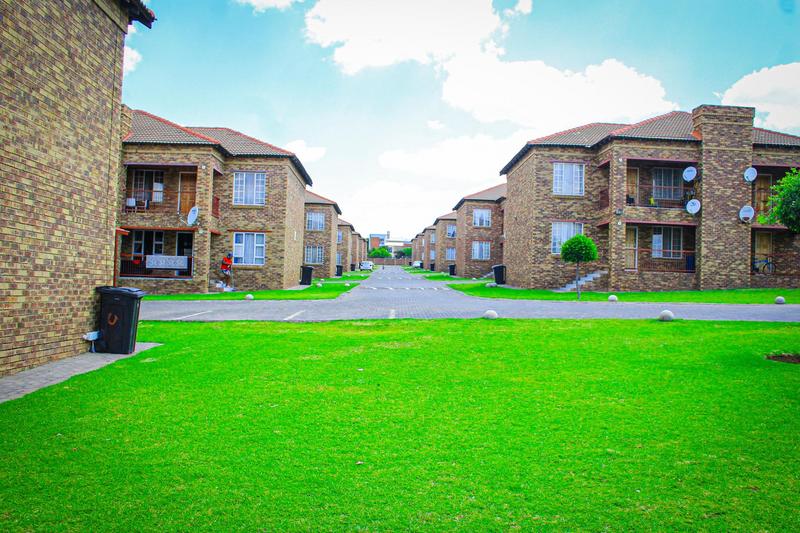 2 Bedroom Property for Sale in Erand Gardens Gauteng