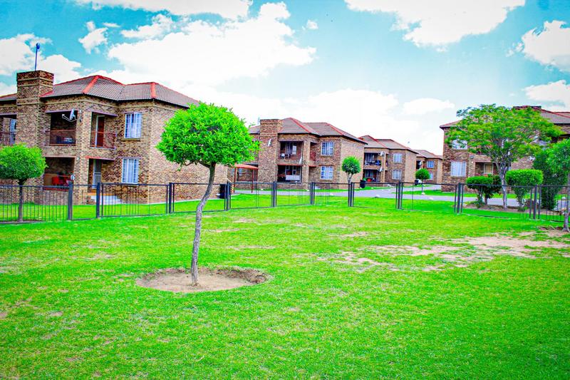 2 Bedroom Property for Sale in Erand Gardens Gauteng