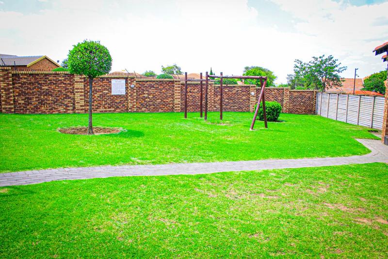 2 Bedroom Property for Sale in Erand Gardens Gauteng