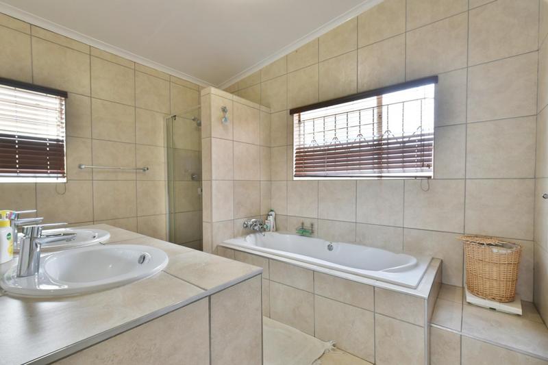 4 Bedroom Property for Sale in Glenvista Gauteng