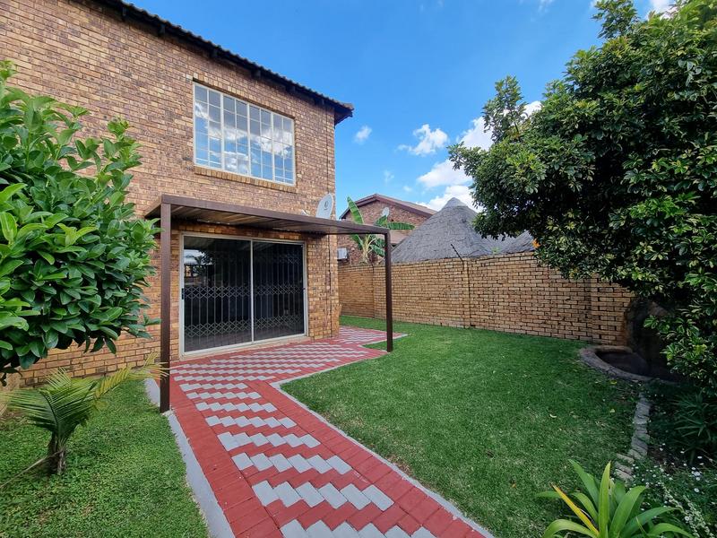 2 Bedroom Property for Sale in Wilgeheuwel Gauteng