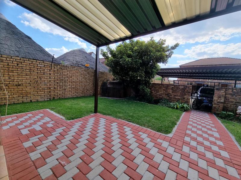 2 Bedroom Property for Sale in Wilgeheuwel Gauteng