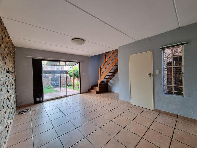 2 Bedroom Property for Sale in Wilgeheuwel Gauteng