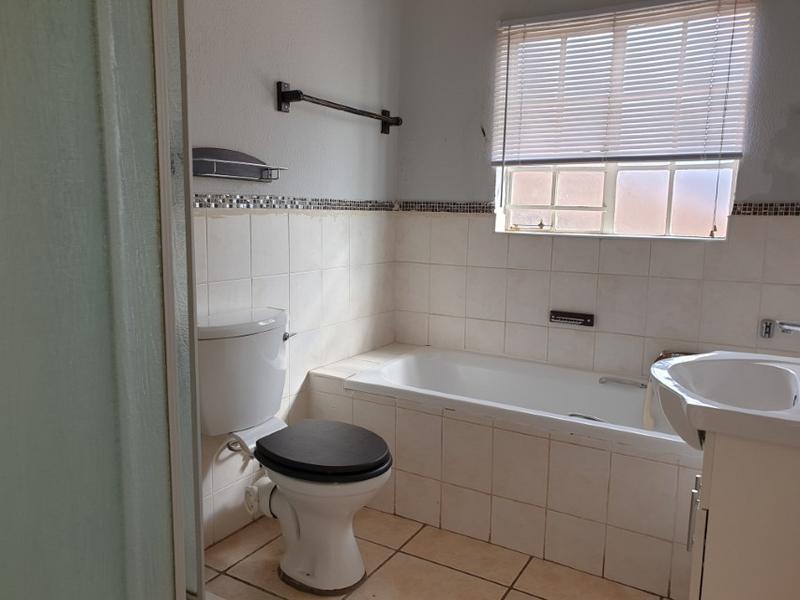 2 Bedroom Property for Sale in Wilgeheuwel Gauteng