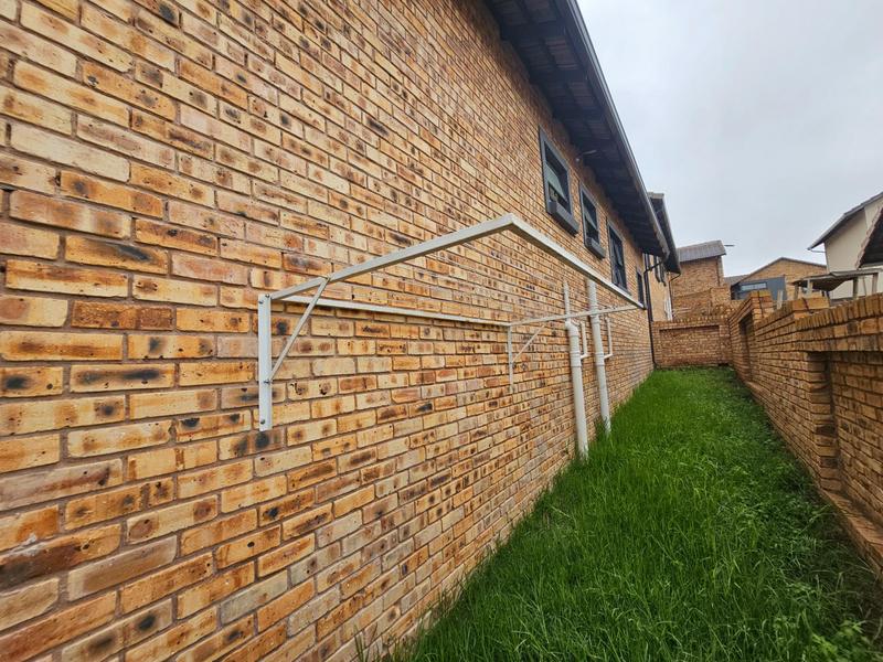 3 Bedroom Property for Sale in Witpoortjie Gauteng