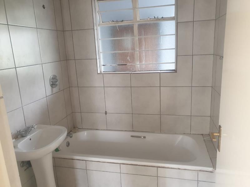 To Let 2 Bedroom Property for Rent in Northcliff Gauteng