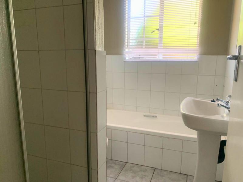 To Let 2 Bedroom Property for Rent in Glen Marais Gauteng