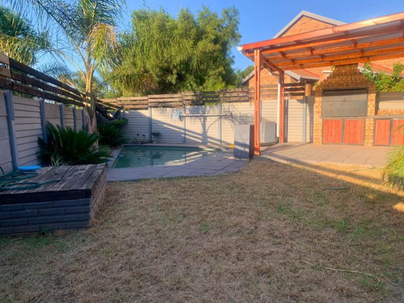 To Let 2 Bedroom Property for Rent in Glen Marais Gauteng