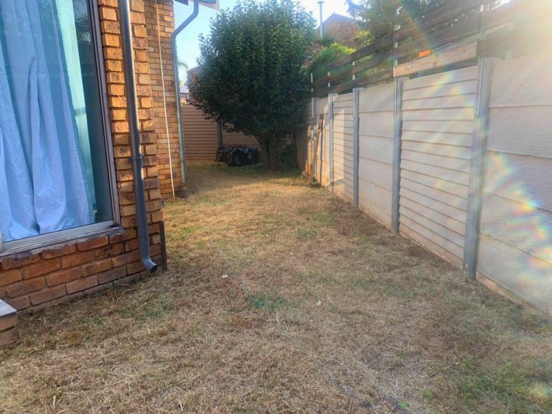 To Let 2 Bedroom Property for Rent in Glen Marais Gauteng