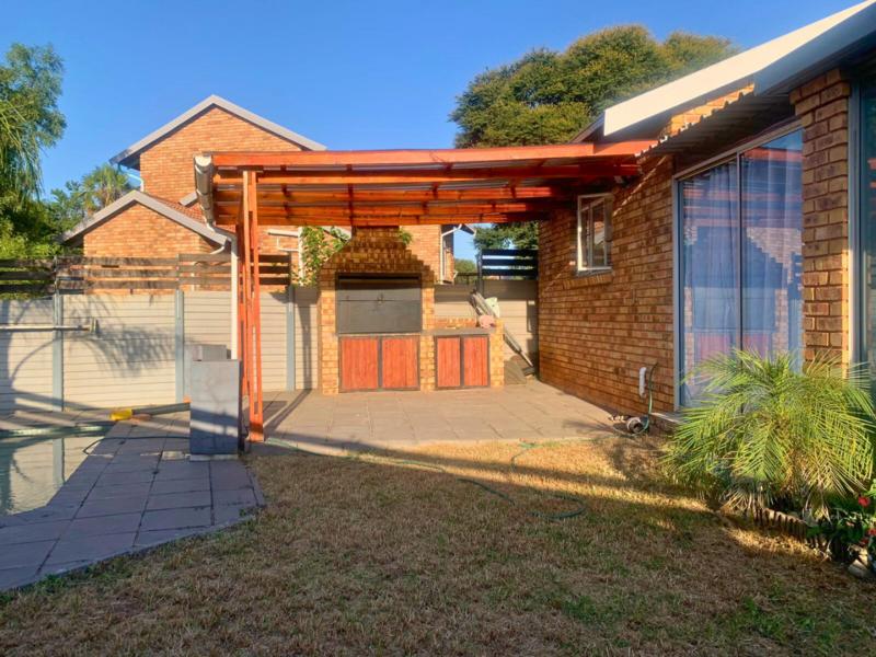 To Let 2 Bedroom Property for Rent in Glen Marais Gauteng