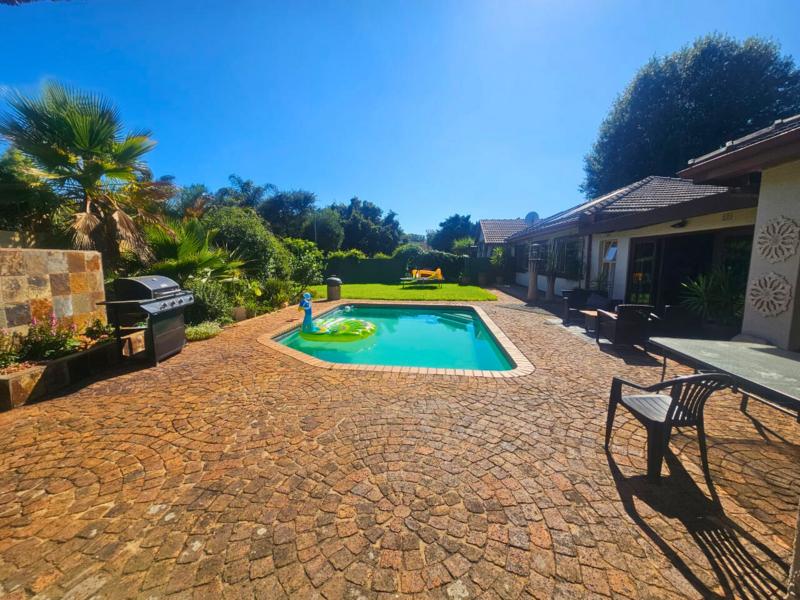 5 Bedroom Property for Sale in Glen Marais Gauteng