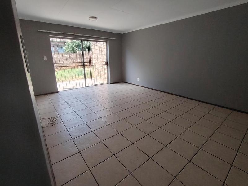 To Let 2 Bedroom Property for Rent in Die Hoewes Gauteng