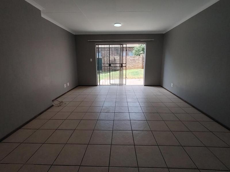 To Let 2 Bedroom Property for Rent in Die Hoewes Gauteng