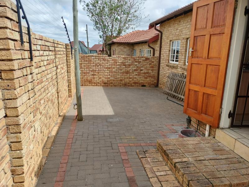 3 Bedroom Property for Sale in Kosmosdal Gauteng