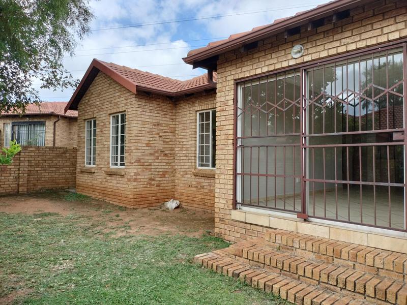 3 Bedroom Property for Sale in Kosmosdal Gauteng