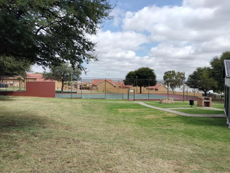 3 Bedroom Property for Sale in Kosmosdal Gauteng