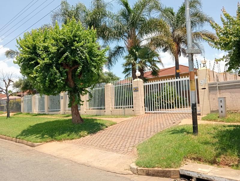 3 Bedroom Property for Sale in Wentworth Park Gauteng