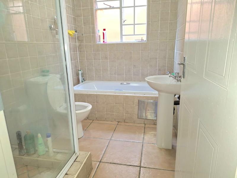 To Let 2 Bedroom Property for Rent in Meredale Gauteng