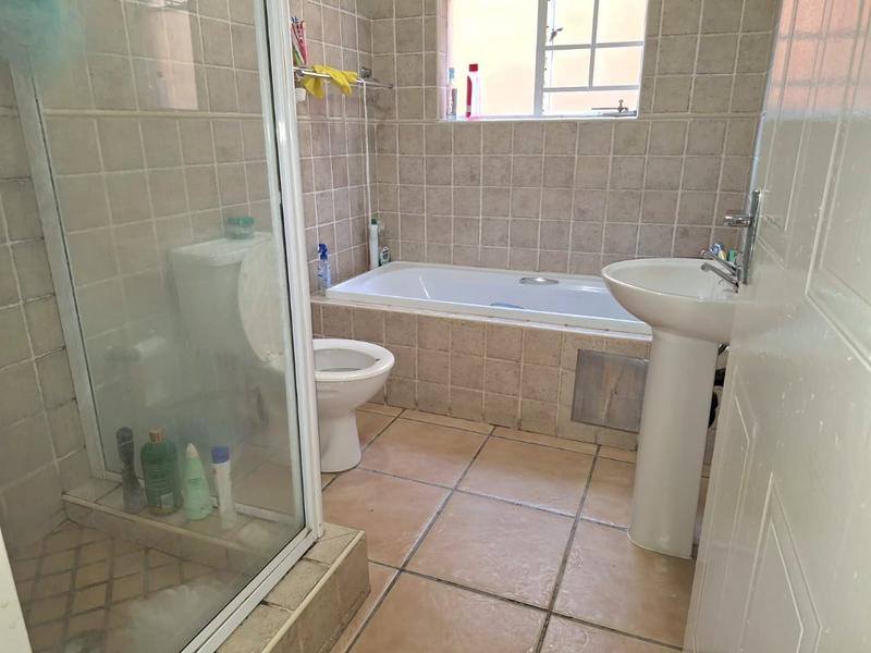 To Let 2 Bedroom Property for Rent in Meredale Gauteng