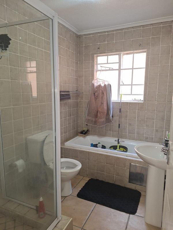 To Let 2 Bedroom Property for Rent in Meredale Gauteng