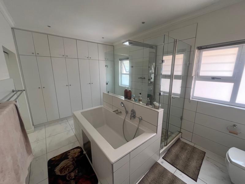 To Let 4 Bedroom Property for Rent in Waterkloof Ridge Gauteng