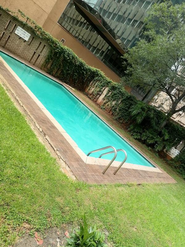 To Let 4 Bedroom Property for Rent in Braamfontein Gauteng