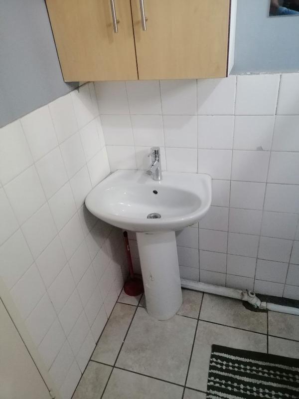 To Let 4 Bedroom Property for Rent in Braamfontein Gauteng