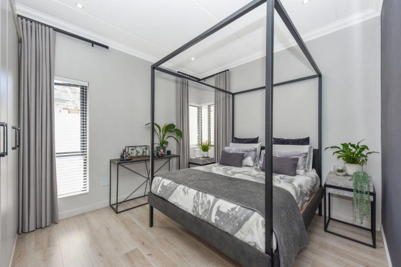 To Let 2 Bedroom Property for Rent in Bryanston Gauteng